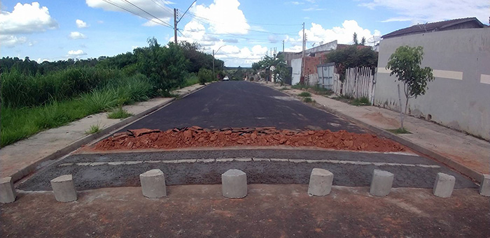 Prefeitura inicia obras de implantação de quebra-molas na Rua Ipê